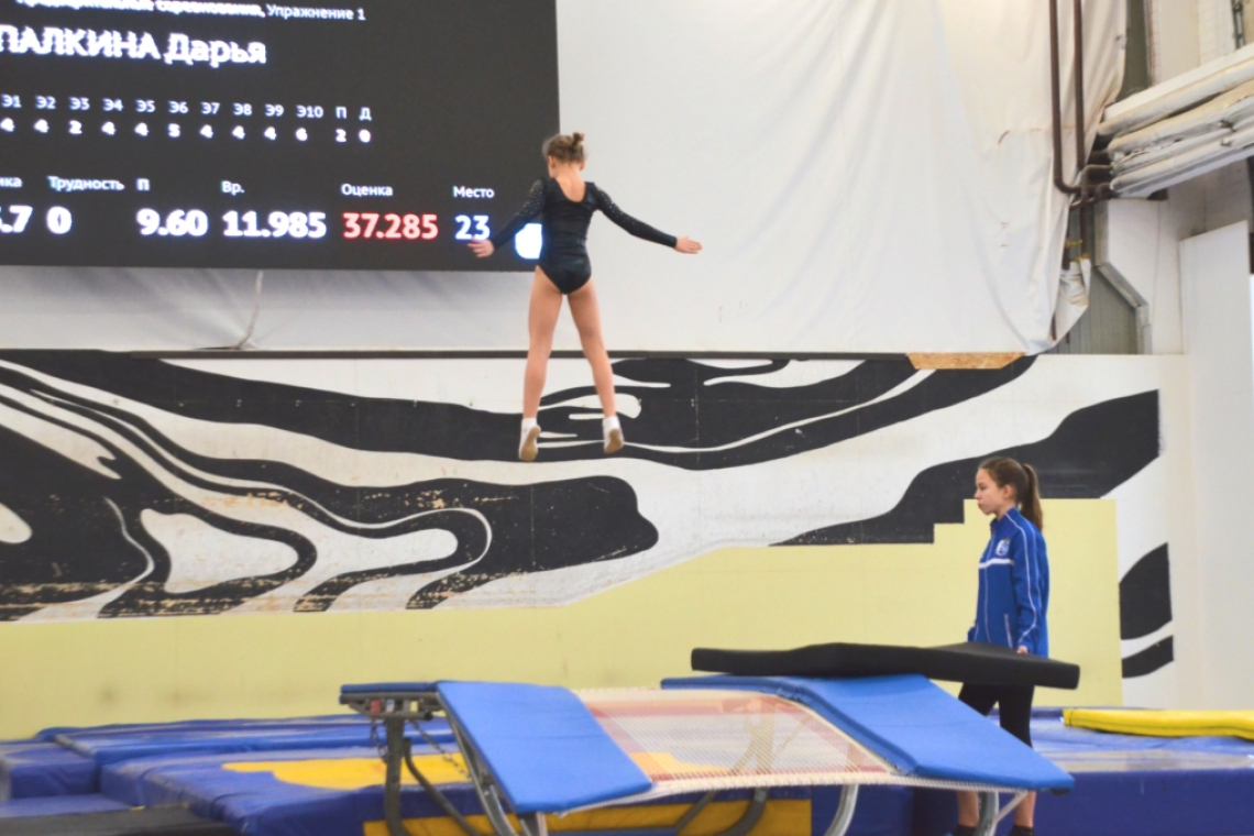 Всероссийские соревнования по прыжкам на батуте проходят в Ярославле