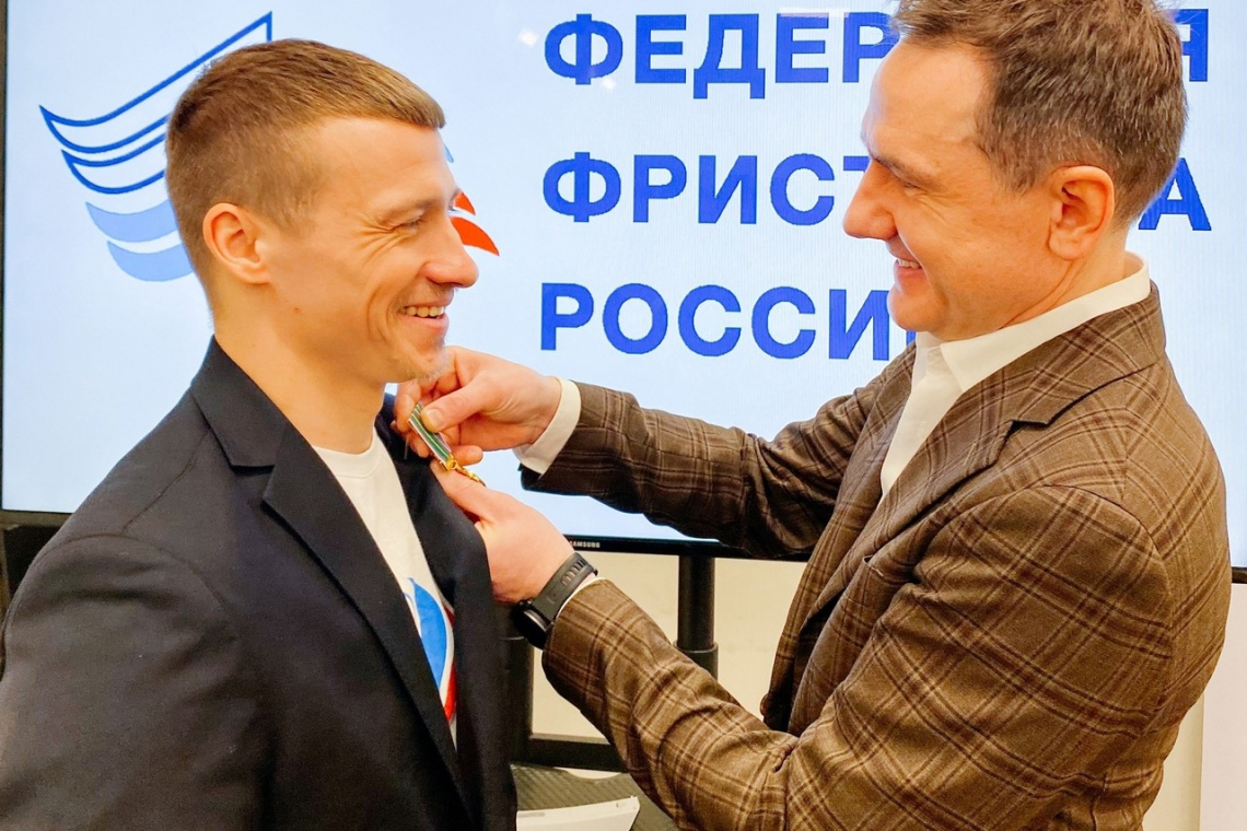 Илья Буров награжден медалью Министерства спорта