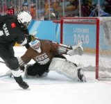 Ярославский хоккеист в составе интернациональной сборной начал с поражения