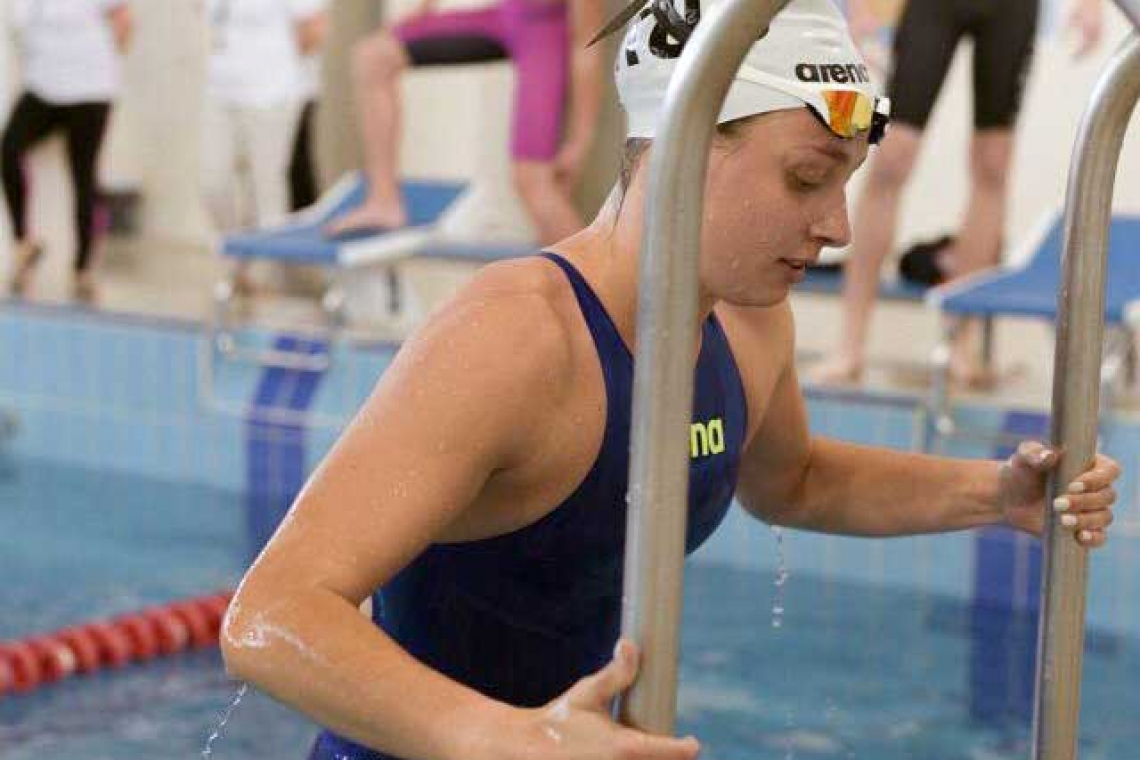 #спортврежимеonline: Чемпионка по плаванию Ксения Абросимова