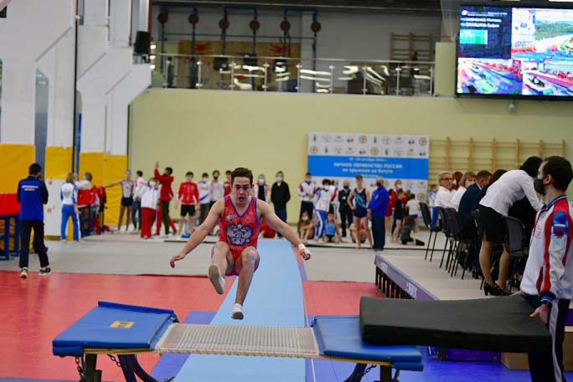 В Ярославле проходит личное первенство России по прыжкам на батуте