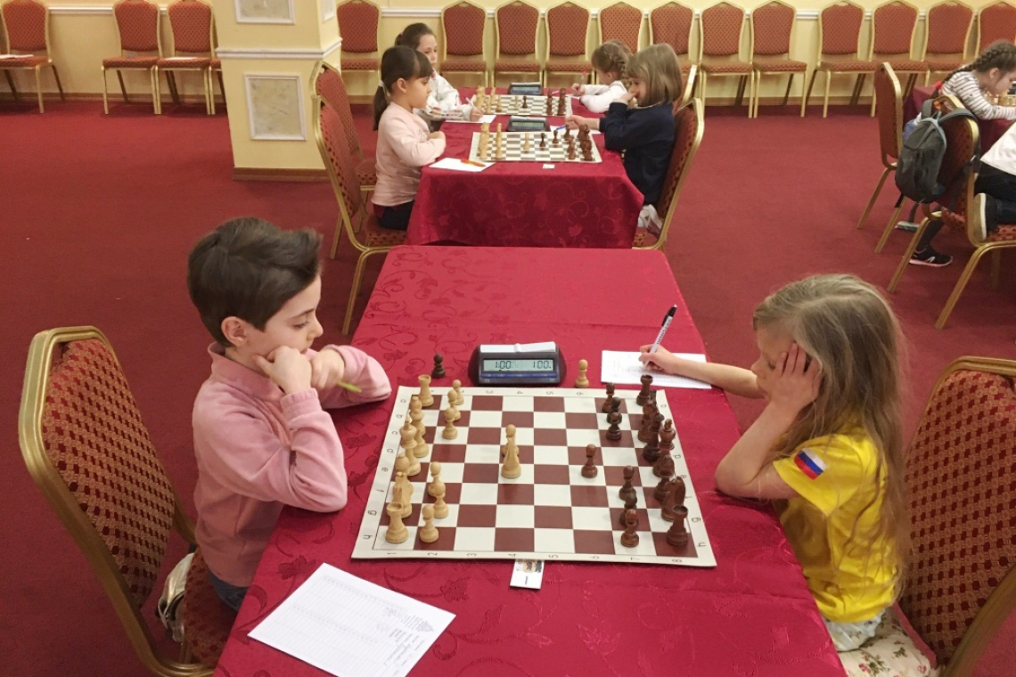 Юные ярославские шахматисты борются за победу в первенстве Центрального федерального округа