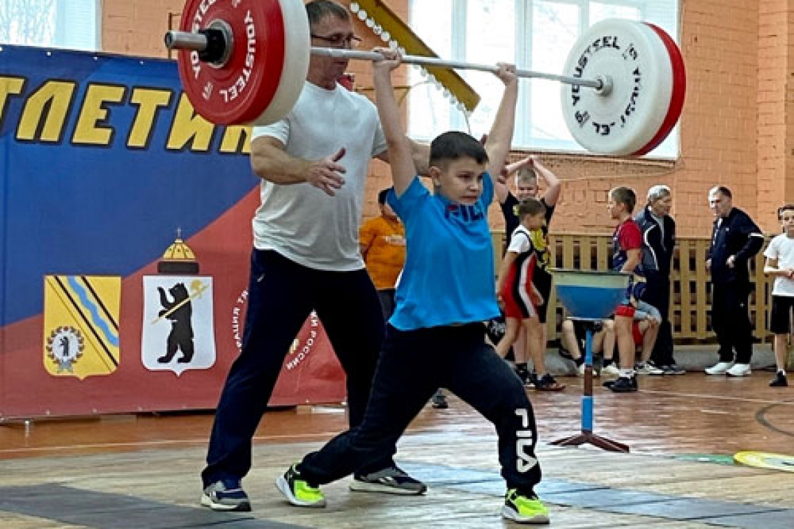 Россыпь медалей юных атлетов