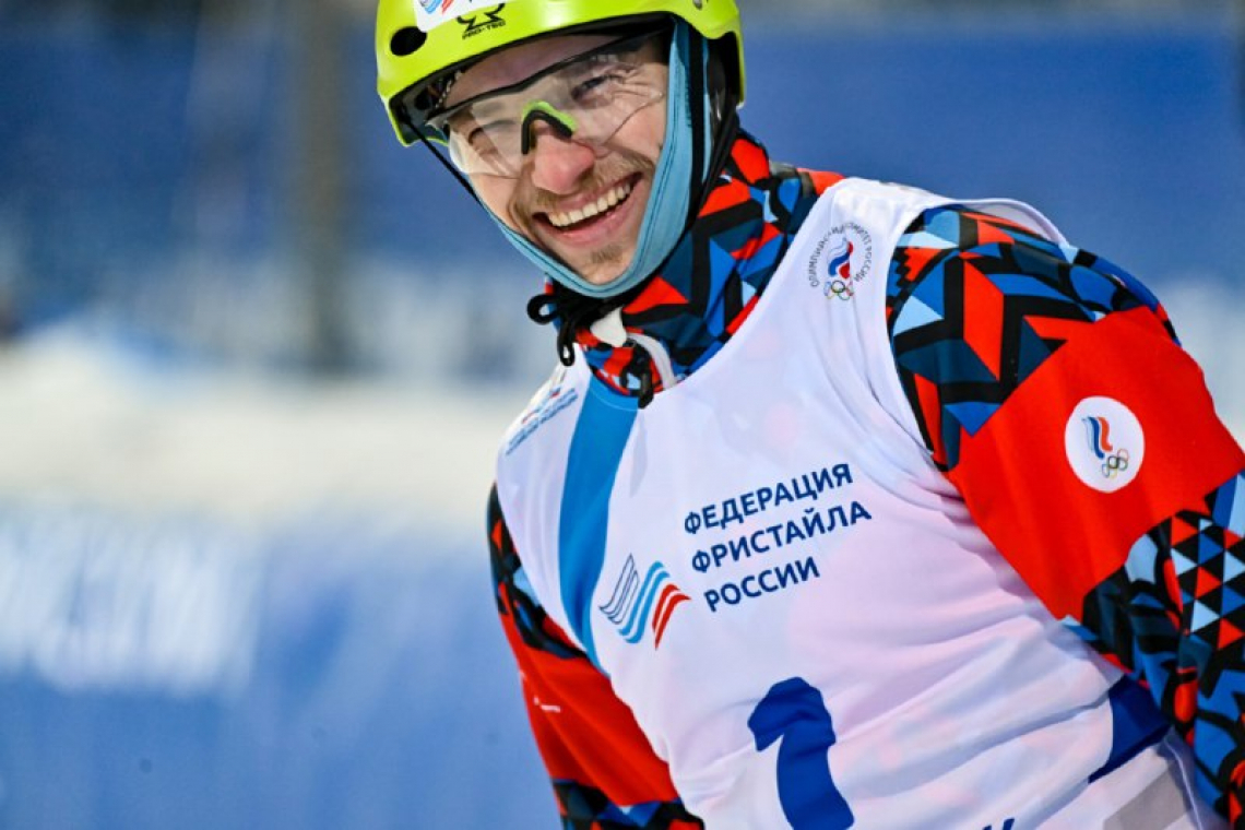 Начали с двух серебряных