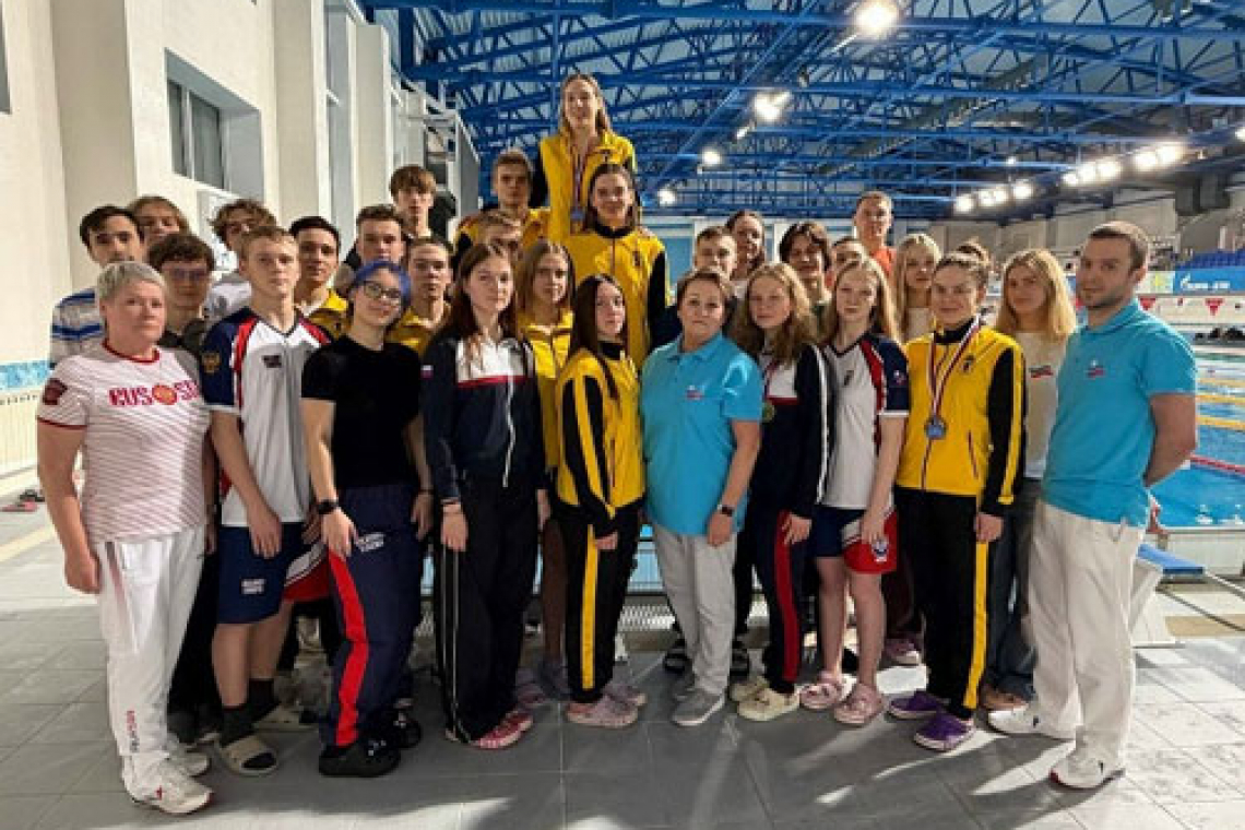 21 медаль пловцов