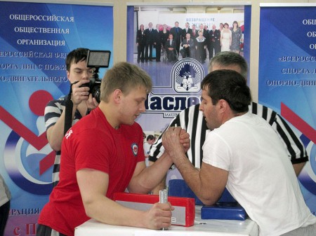 Представители Ярославля выступили на турнире армспорта в Москве