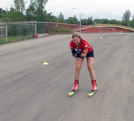 Призёр Олимпийских игр протестировала лыжероллерную трассу в Дёмино