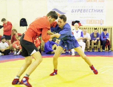 Традиционный студенческий турнир по самбо состоялся в Ярославле